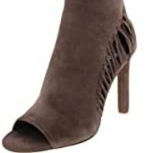 Vince Camuto "Shassa" Heeled Boots Black and Taupe size 6.5